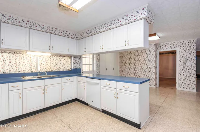 $290,000 | 905 Loreauville Road, New Iberia, LA 70563