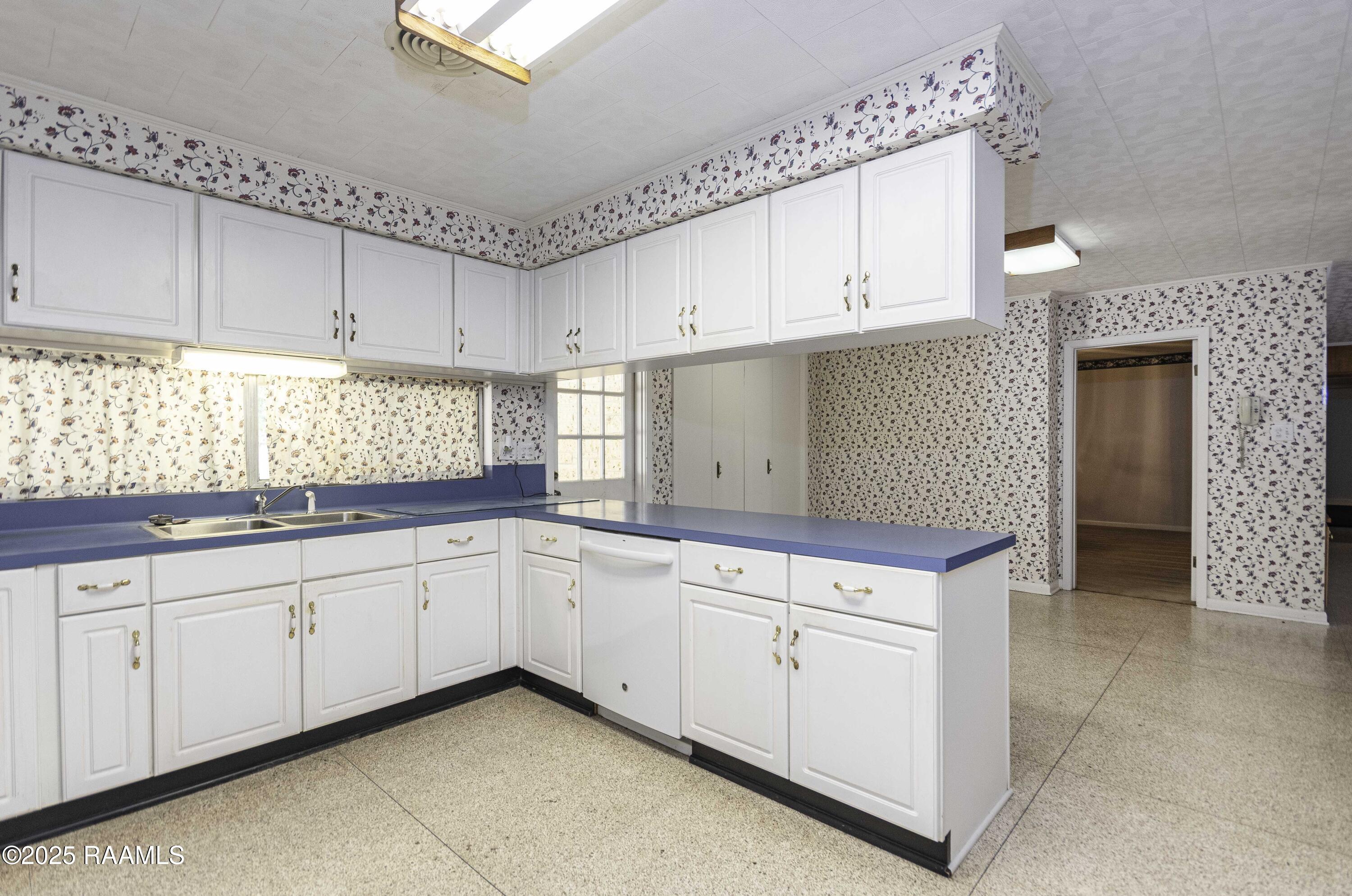 905 Loreauville Road New Iberia, LA 70563 - Photo 4 of 50 Kitchen 4