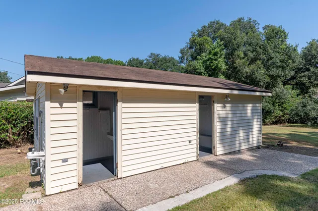 $290,000 | 905 Loreauville Road, New Iberia, LA 70563