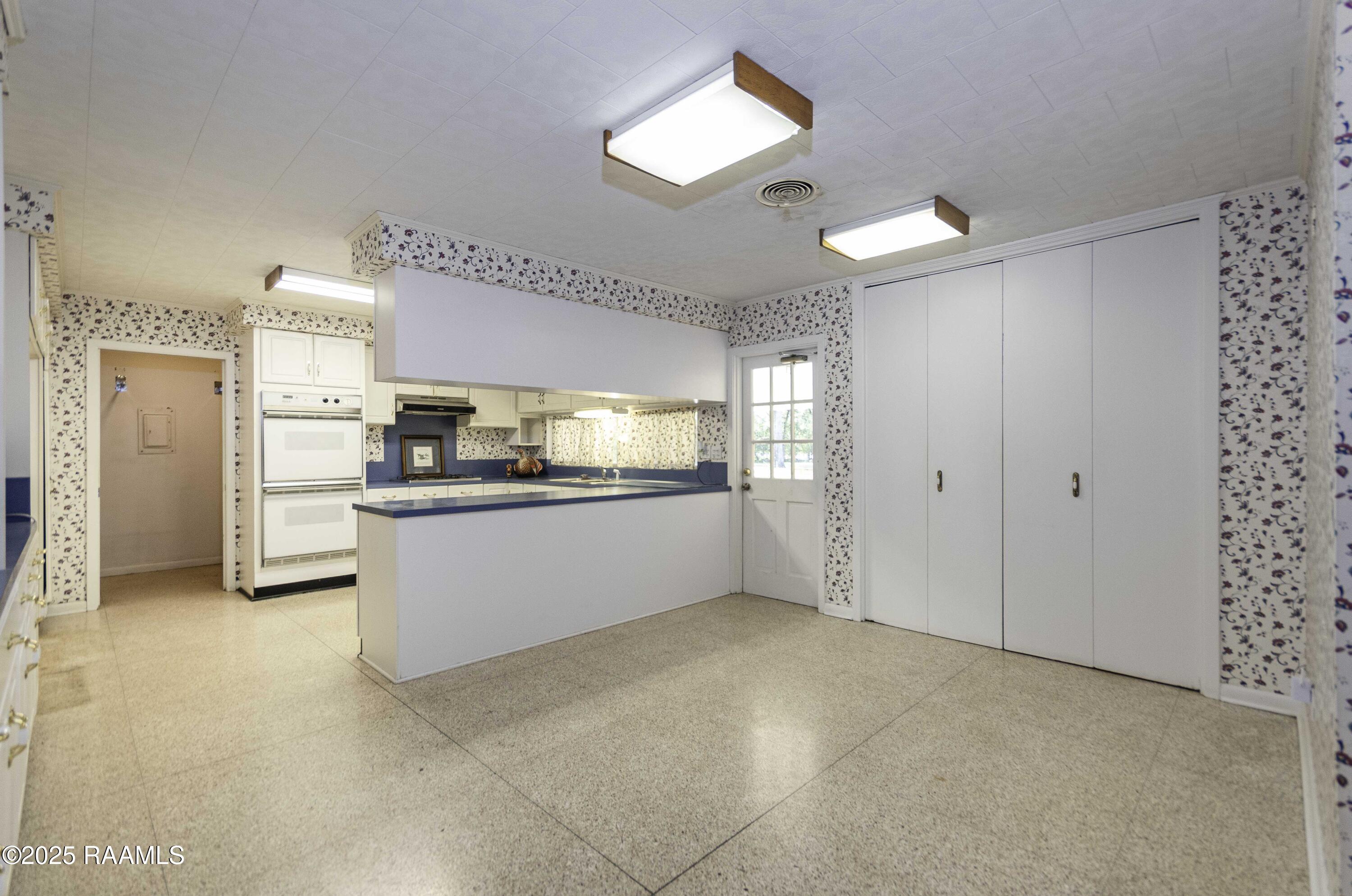 905 Loreauville Road New Iberia, LA 70563 - Photo 10 of 50 Dining Area 2