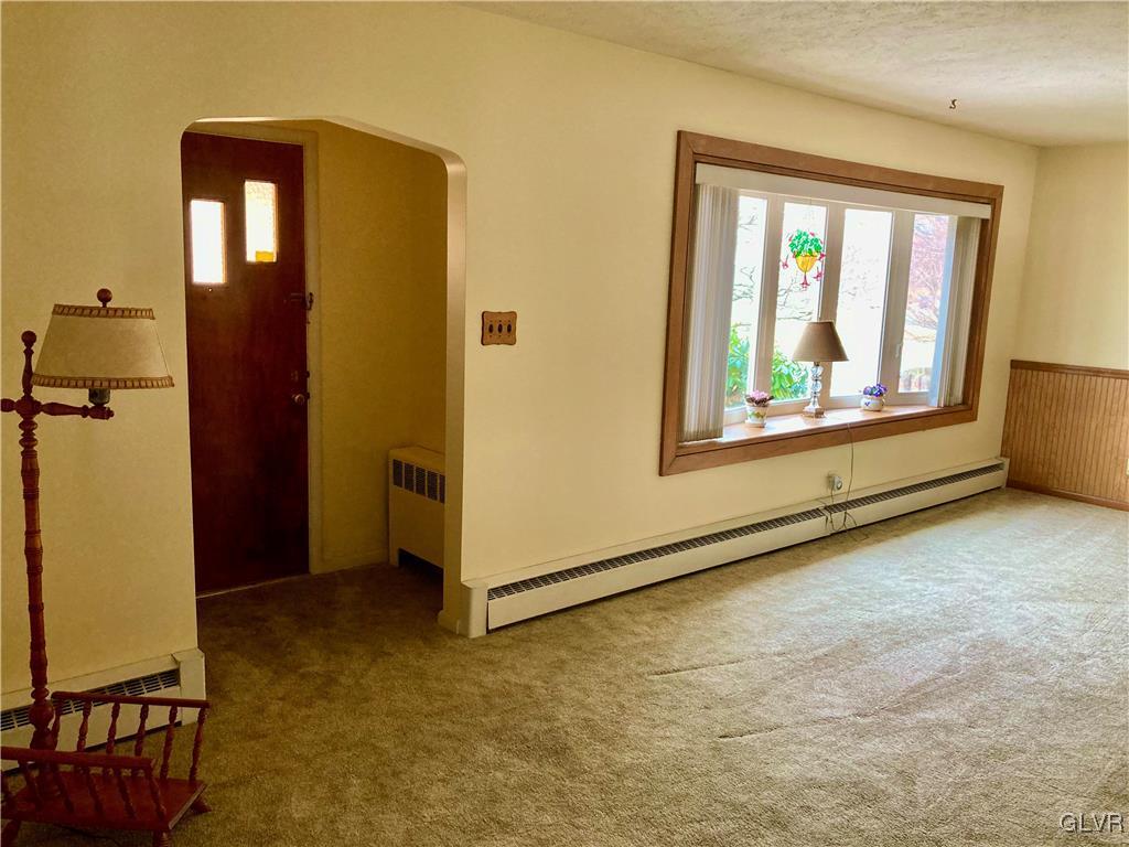 1150 Devonshire Road Allentown, PA 18103 - Photo 3 of 34 Living room