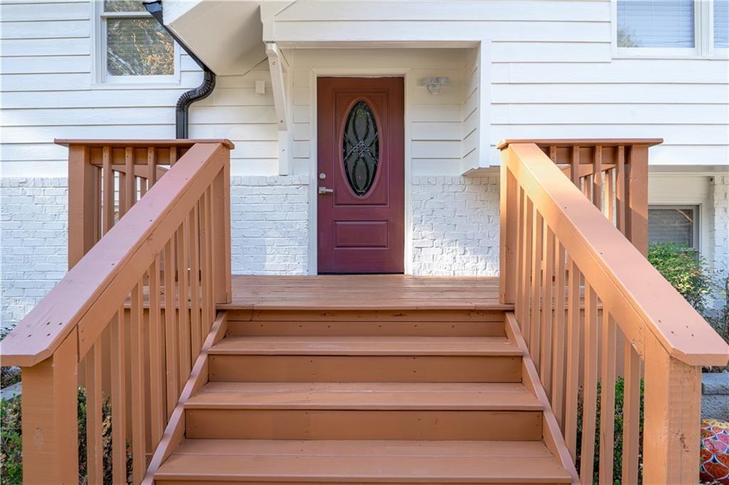 3599 Lower Roswell Road Marietta, GA 30068 - Photo 3 of 34 a view of entryway