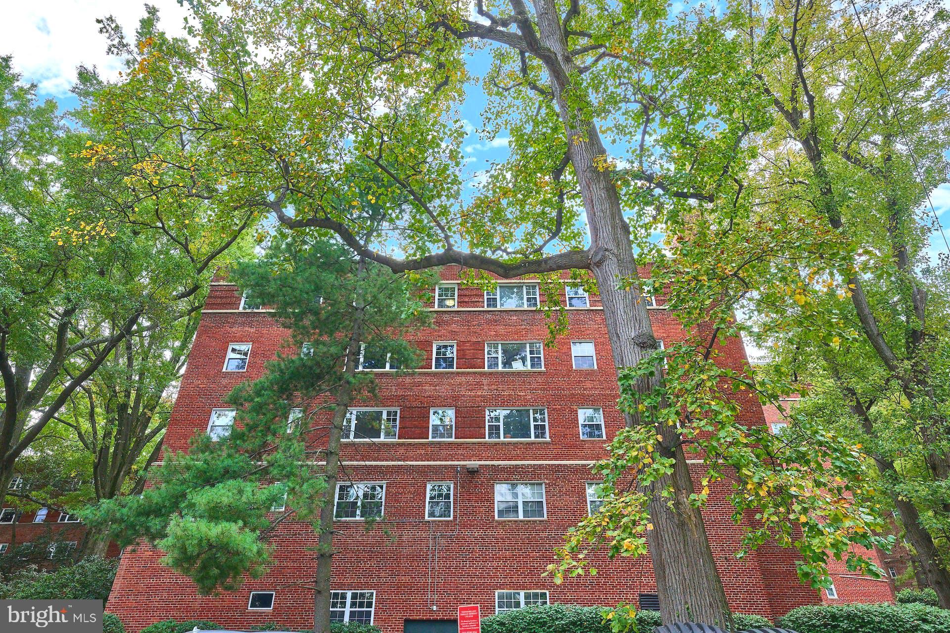 1322 Fort Myer Drive, Unit 914 Arlington, VA 22209 - Photo 27 of 31 1st floor corner unit