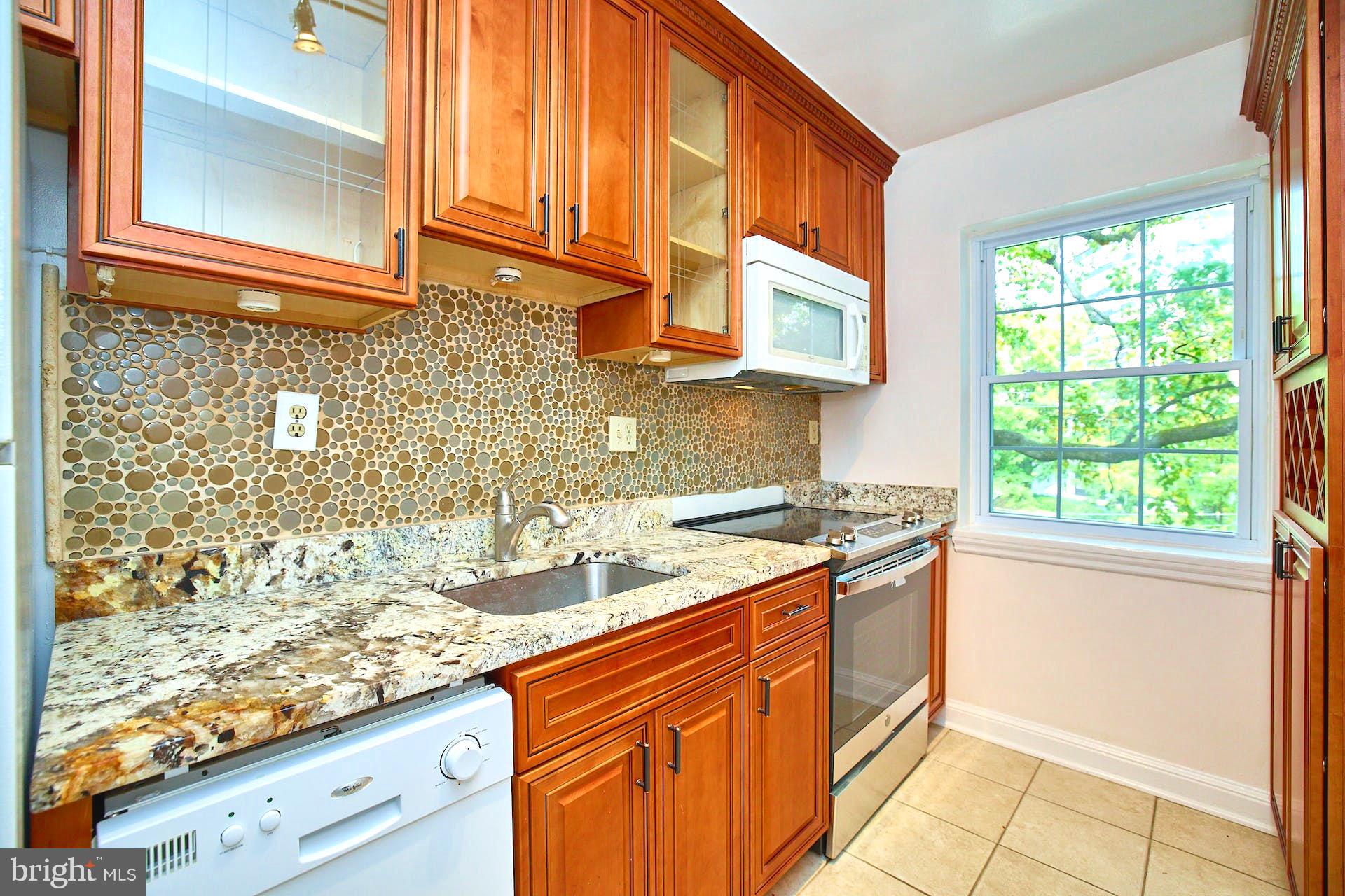 1322 Fort Myer Drive, Unit 914 Arlington, VA 22209 - Photo 6 of 31 Kitchen for those who love to cook!