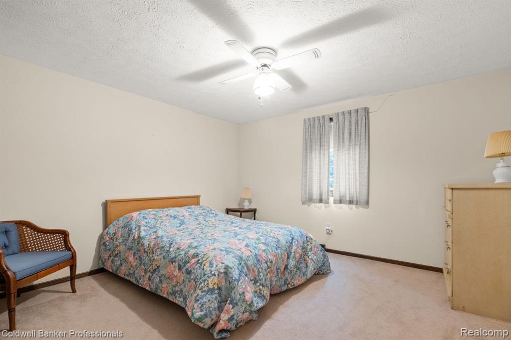 12520 Clyde Road Fenton, MI 48430 - Photo 18 of 36 Gallery Image 18