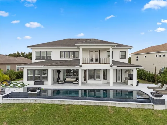 a view of a lake with houses in the back yard