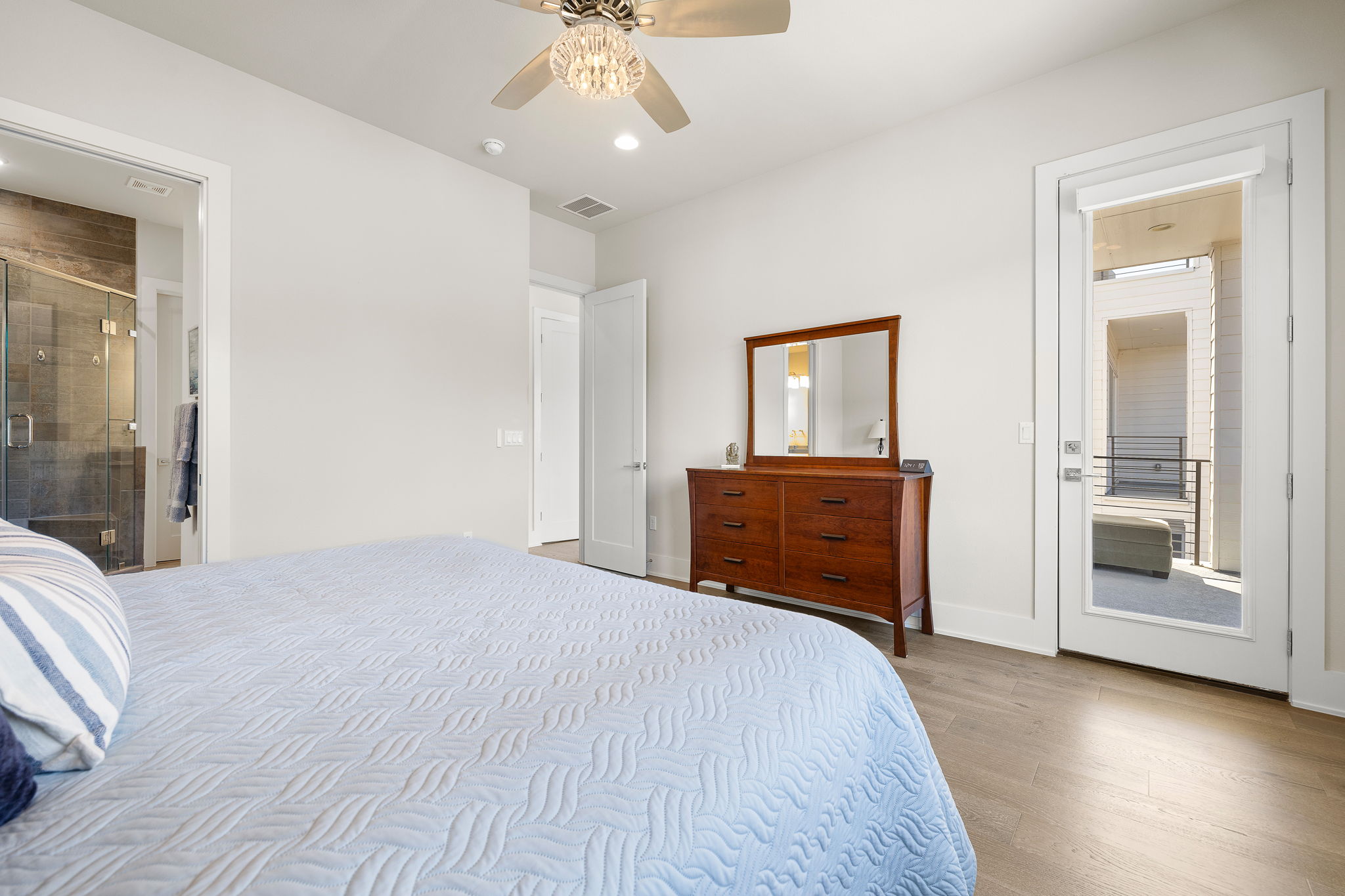 5214 Pink Poppy Pass Austin, TX 78735 - Photo 16 of 34 Bedroom featuring wood finished floors, a ceiling fan, ensuite bath, and recessed lighting