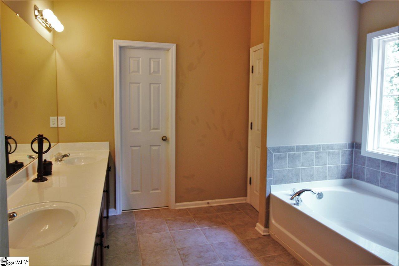 18 Deckers Way Greenville, SC 29607 - Photo 23 of 36 Gallery Image 23