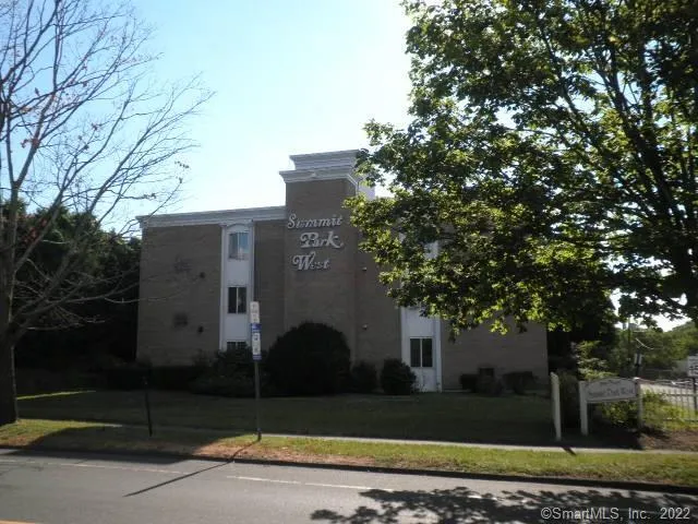 $2,200 | 73 Park Avenue, Unit 504, Danbury, CT 06810