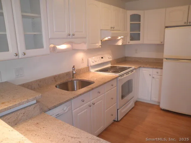 $2,200 | 73 Park Avenue, Unit 504, Danbury, CT 06810