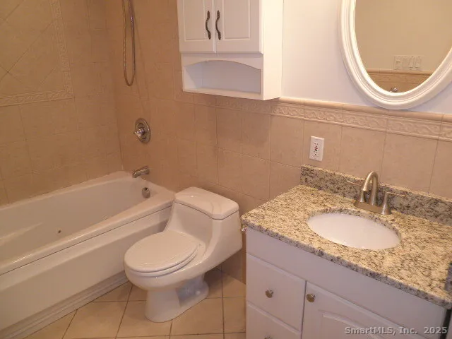 $2,200 | 73 Park Avenue, Unit 504, Danbury, CT 06810