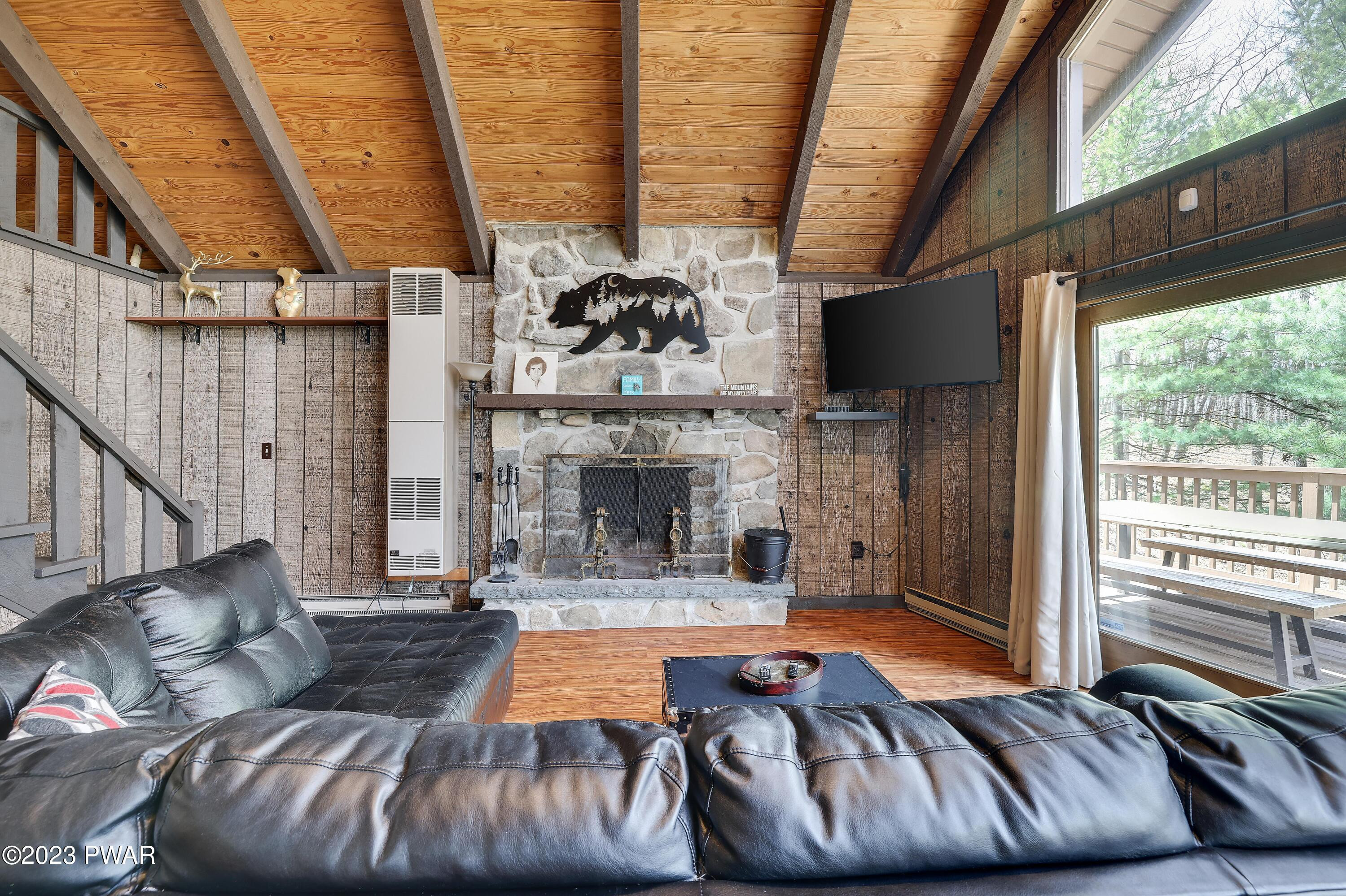 135 Bear Trap Mountain Road Greentown, PA 18426 - Photo 5 of 45 RBPH9455