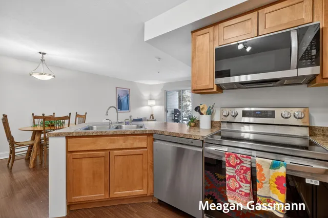 $214,900 | 18400 North Ridge Court, Unit 8, Spring Lake, MI 49456