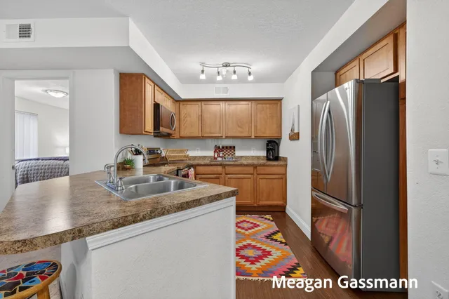 $214,900 | 18400 North Ridge Court, Unit 8, Spring Lake, MI 49456