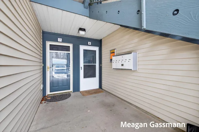 $214,900 | 18400 North Ridge Court, Unit 8, Spring Lake, MI 49456