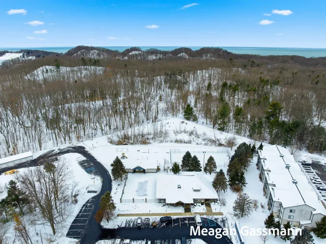 $214,900 | 18400 North Ridge Court, Unit 8, Spring Lake, MI 49456