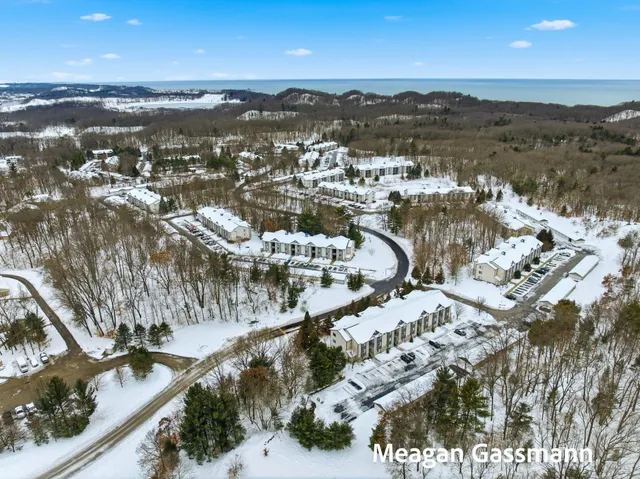 $214,900 | 18400 North Ridge Court, Unit 8, Spring Lake, MI 49456