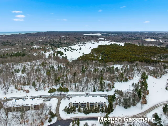 $214,900 | 18400 North Ridge Court, Unit 8, Spring Lake, MI 49456