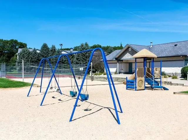 $214,900 | 18400 North Ridge Court, Unit 8, Spring Lake, MI 49456