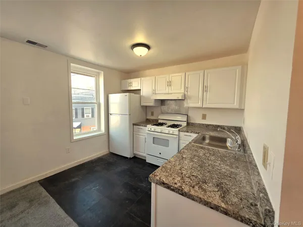 $1,500 | 8 Main Street, Chester, NY 10918