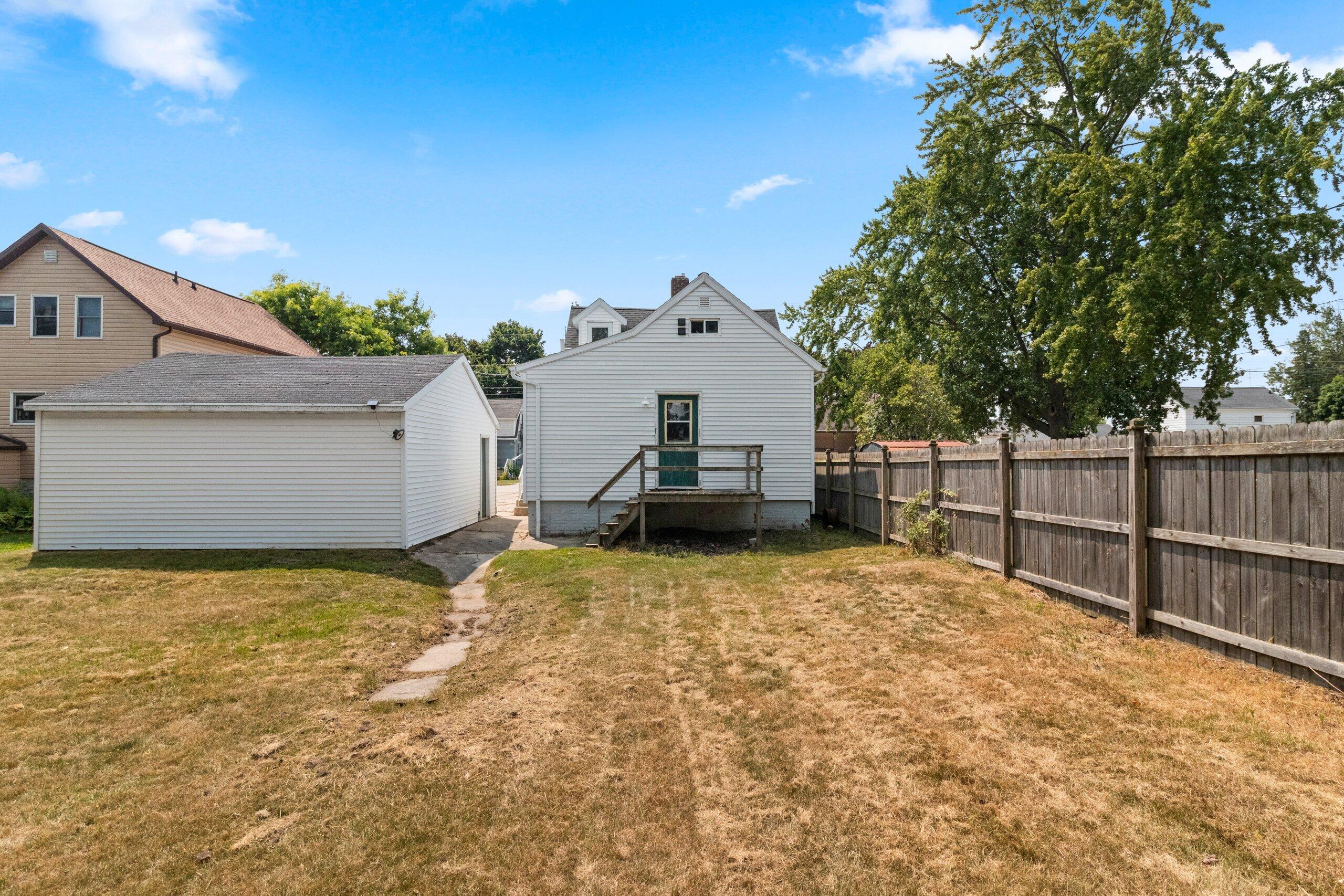 2014 13th Street Two Rivers, WI 54241 - Photo 9 of 53 011-201413thStreet-TwoRivers-WI-54241-SM