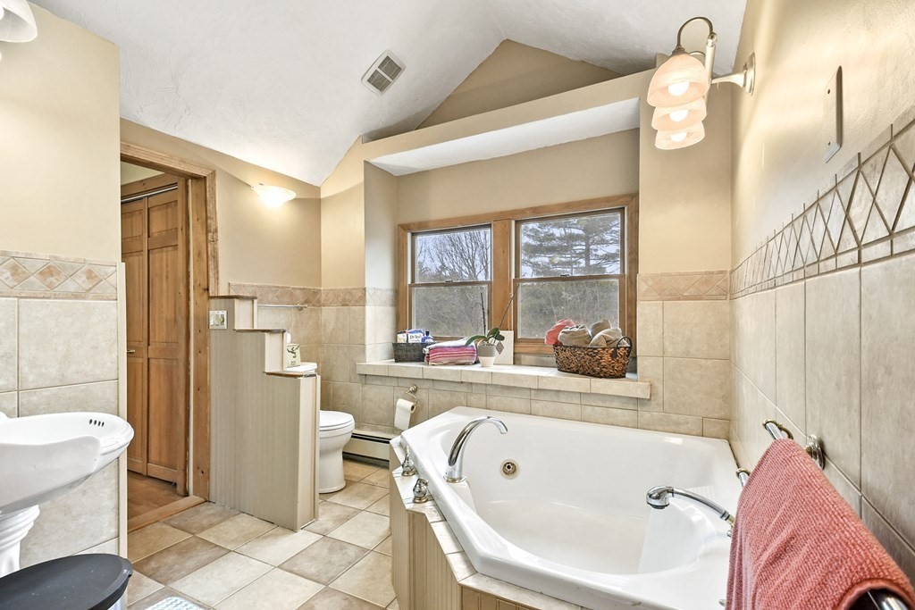 591 Townsend Harbor Road Lunenburg, MA 01462 - Photo 23 of 32 Gallery Image 23