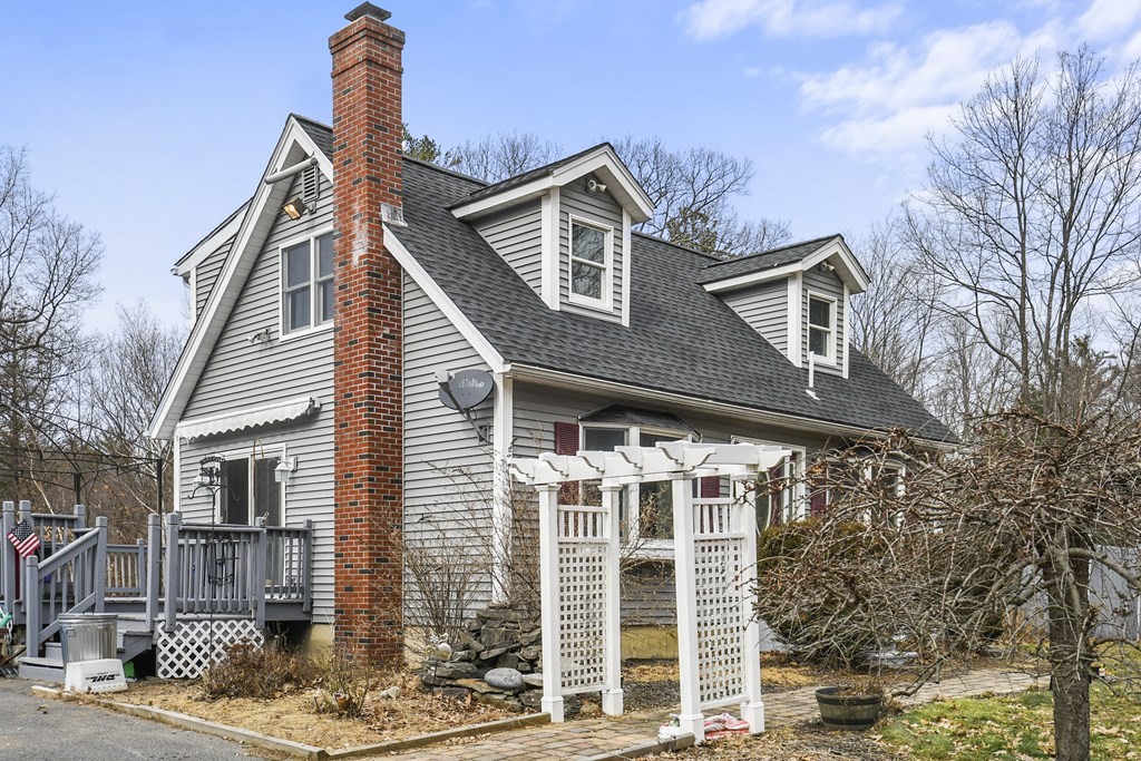 591 Townsend Harbor Road Lunenburg, MA 01462 - Photo 4 of 32 Gallery Image 4
