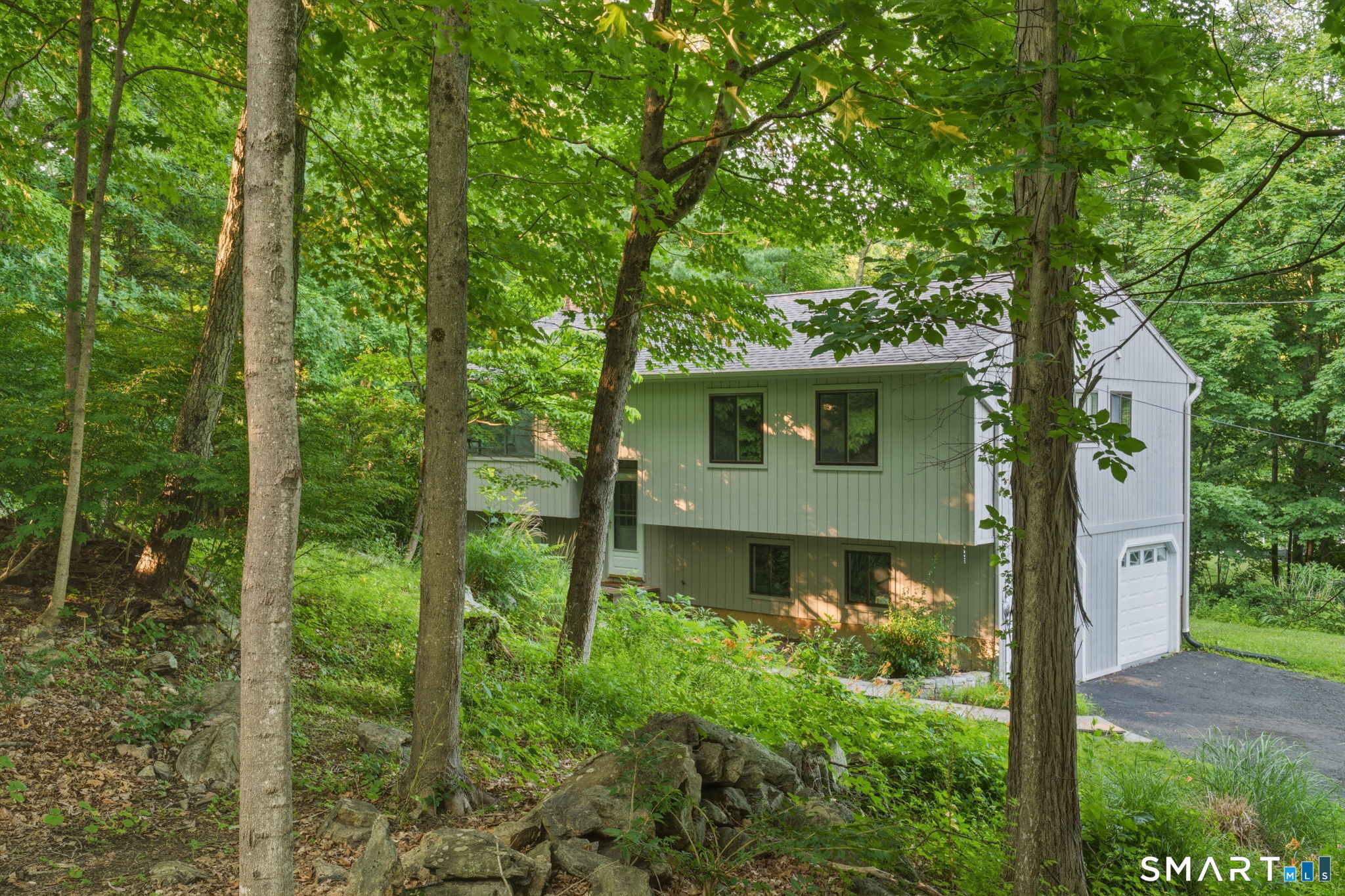 518 Bennetts Farm Road Ridgefield, CT 06877 - Photo 2 of 35