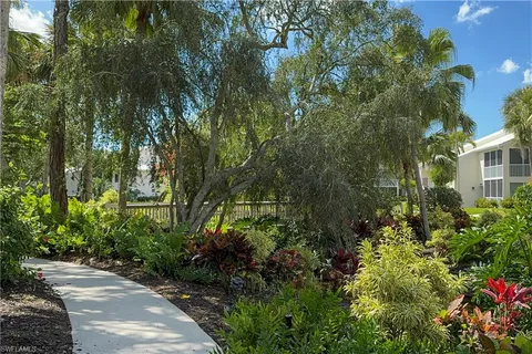 $650,000 | 790 Willowbrook Drive, Unit 307, Naples, FL 34108