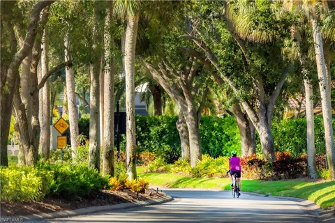 $650,000 | 790 Willowbrook Drive, Unit 307, Naples, FL 34108