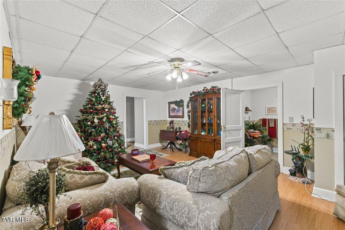 214 Union Street Erwin, TN 37650 - Photo 6 of 59 14-128A4291