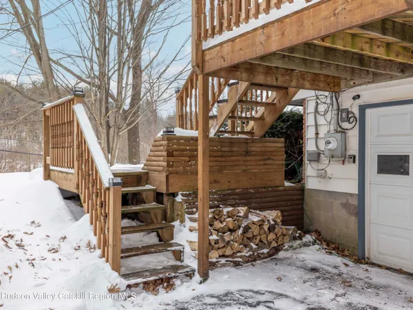 a view of entryway front of house