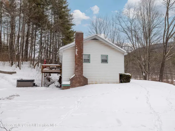 a house view with a outdoor space