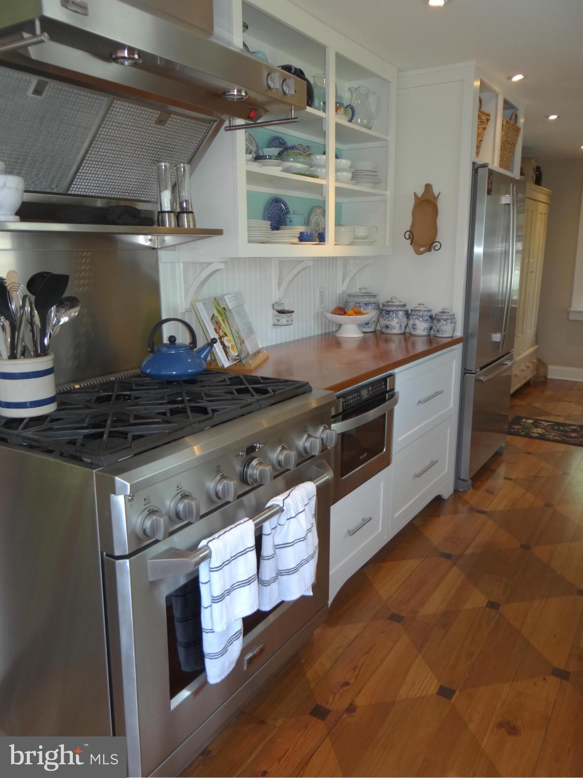 836 Maple Road Gambrills, MD 21054 - Photo 7 of 30 GE Profile Gas 6 Burner Stove