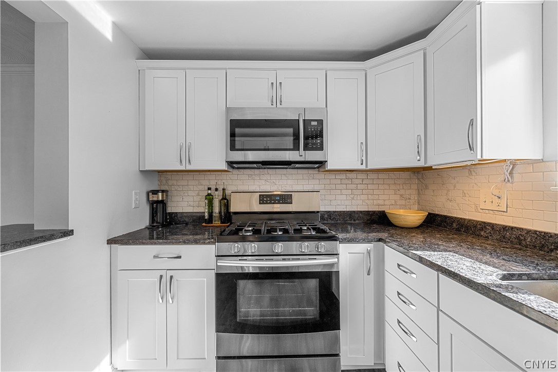 57 Chestnut Hills New Hartford, NY 13413 - Photo 13 of 29