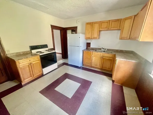 $1,350 | 64 East Pearl Street, Torrington, CT 06790