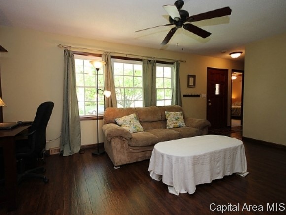 2228 Dunwich Street Springfield, IL 62702 - Photo 4 of 24