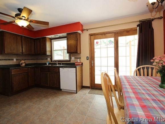 2228 Dunwich Street Springfield, IL 62702 - Photo 7 of 24