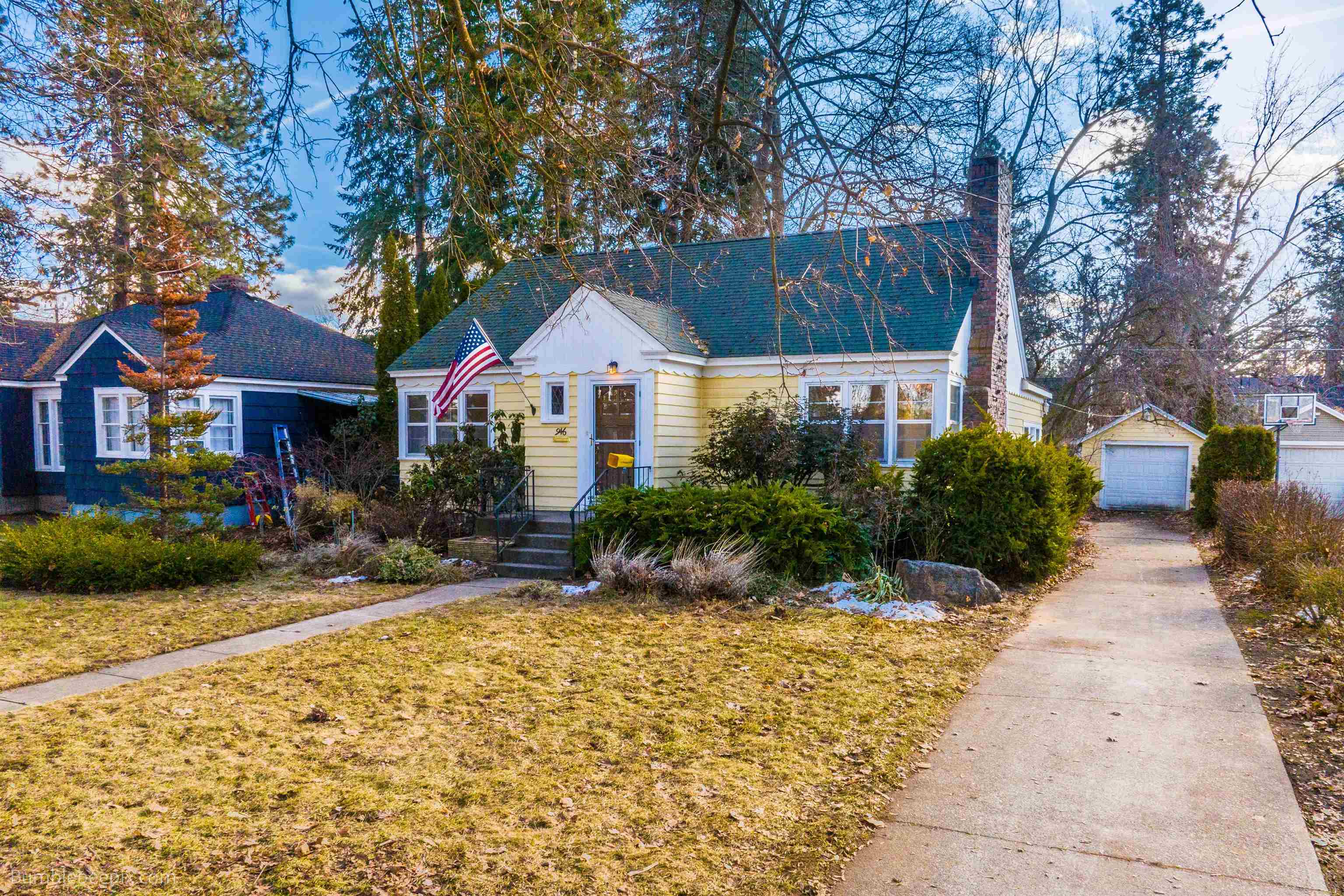 946 East 40th Avenue Spokane, WA 99203 - Photo 2 of 30