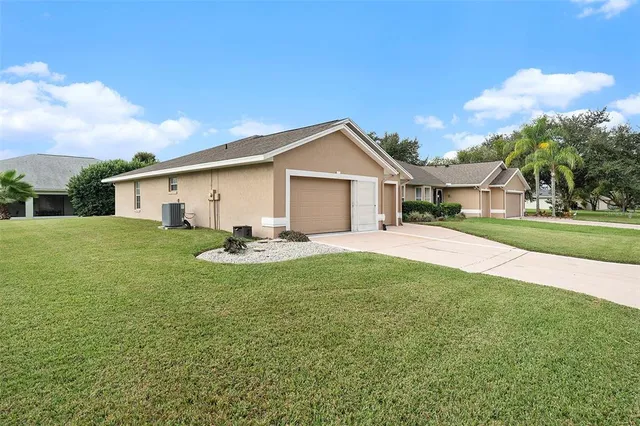 a view of a yard in front of house