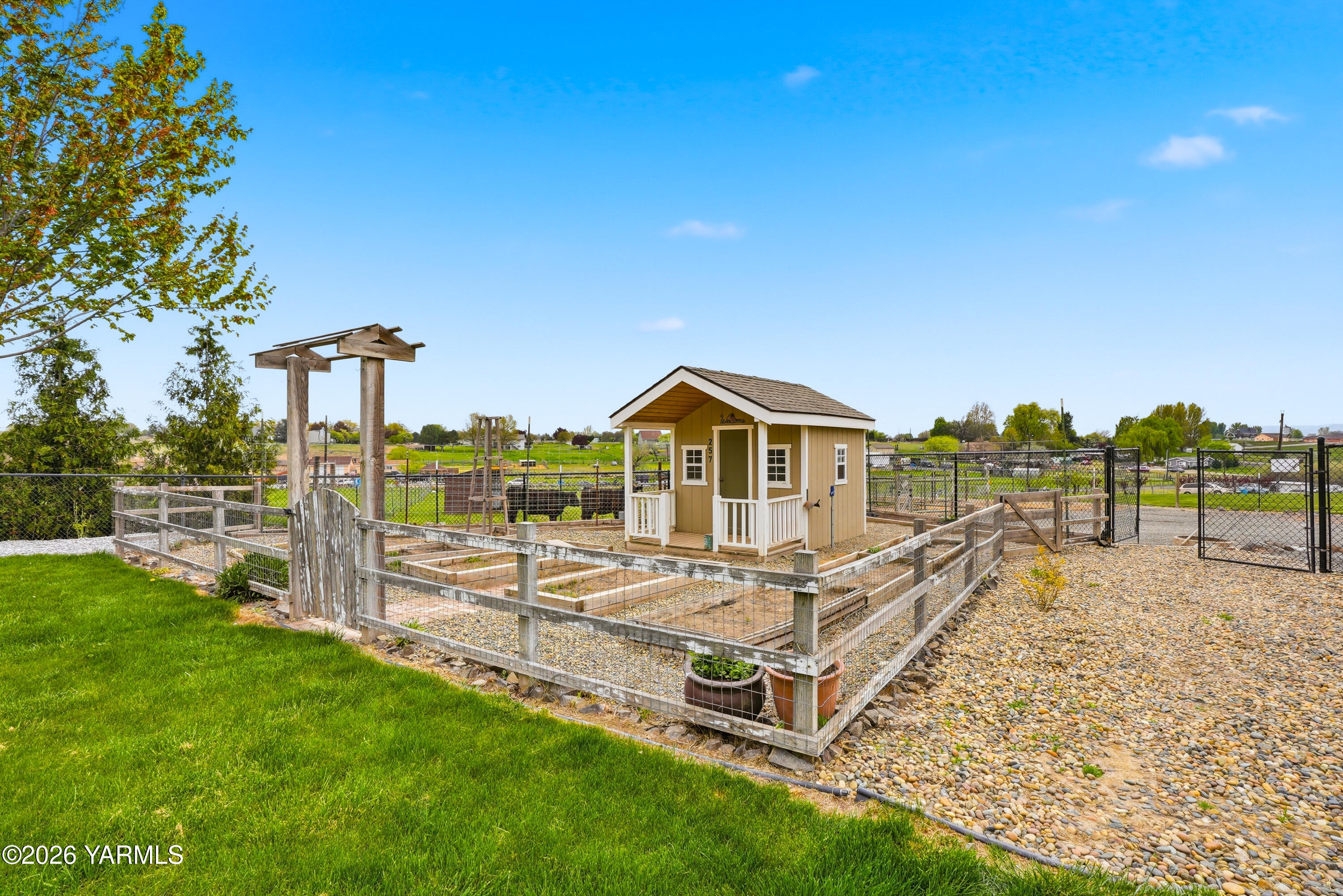 230 Albro Road Sunnyside, WA 98944 - Photo 42 of 46 a view of a house with yard and sitting area