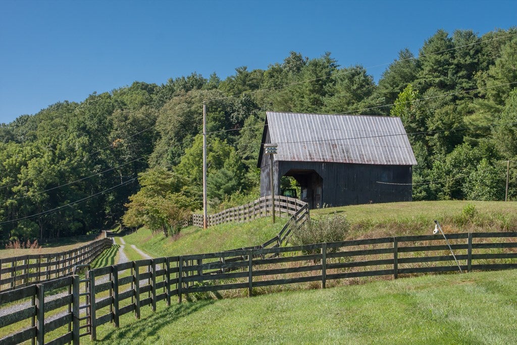 32555 McCready Road Damascus, VA 24236 - Photo 45 of 47 Gallery Image 45