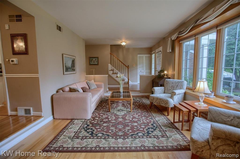 7074 Springridge Road West Bloomfield, MI 48322 - Photo 7 of 34