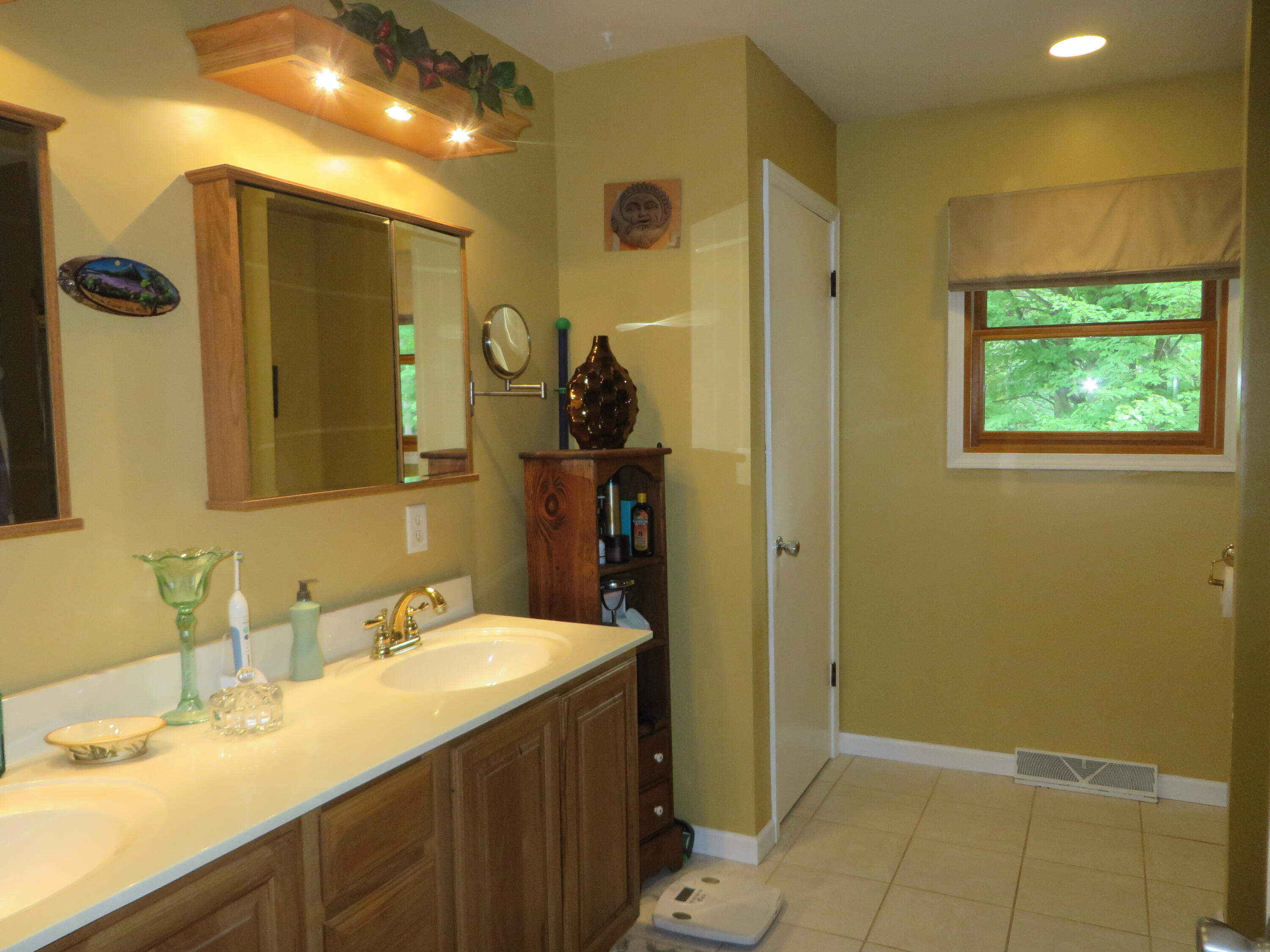 1525 North Weber Road Muskegon, MI 49445 - Photo 11 of 49 IMG_3027