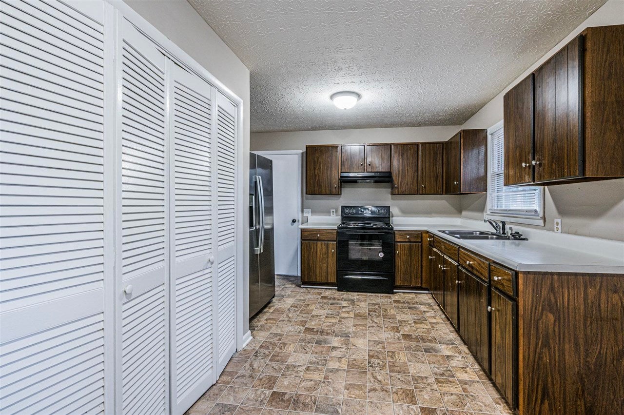 2120 Robin Road Bowling Green, KY 42101 - Photo 13 of 26 Gallery Image 13