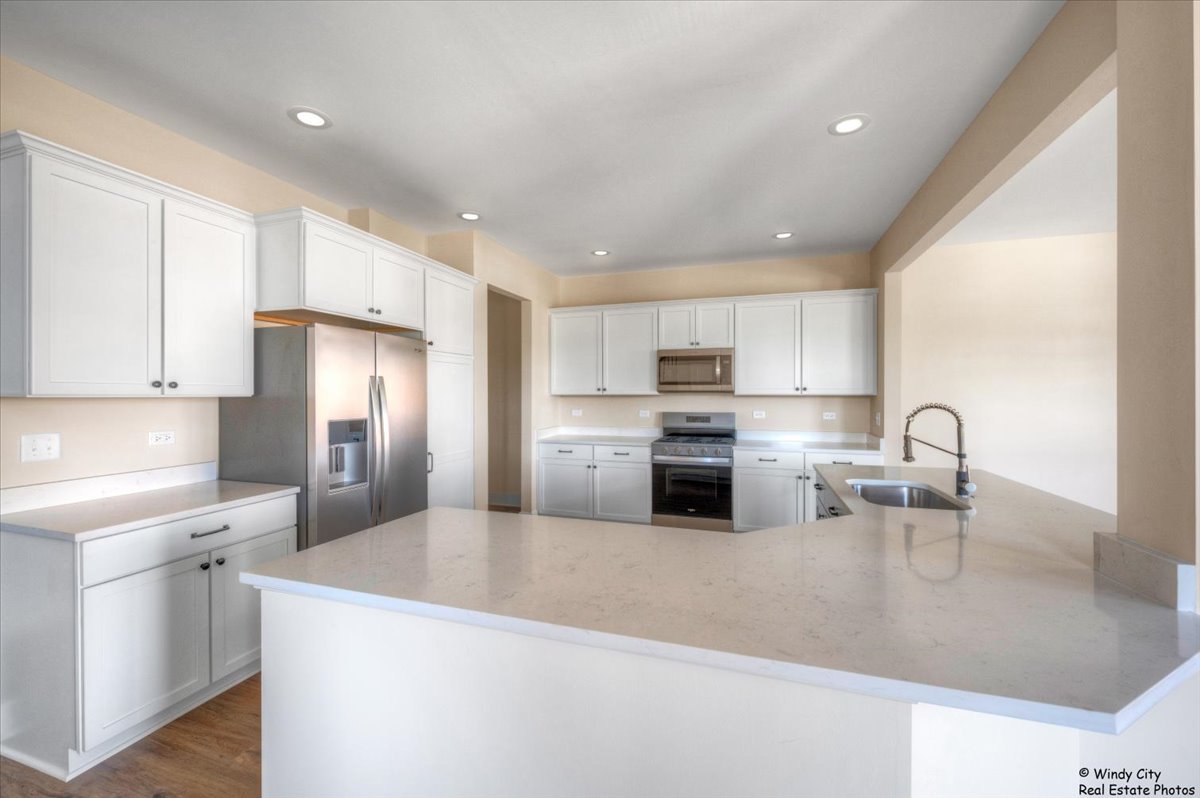 417 Haber Road, Unit 6 Cary, IL 60013 - Photo 4 of 18