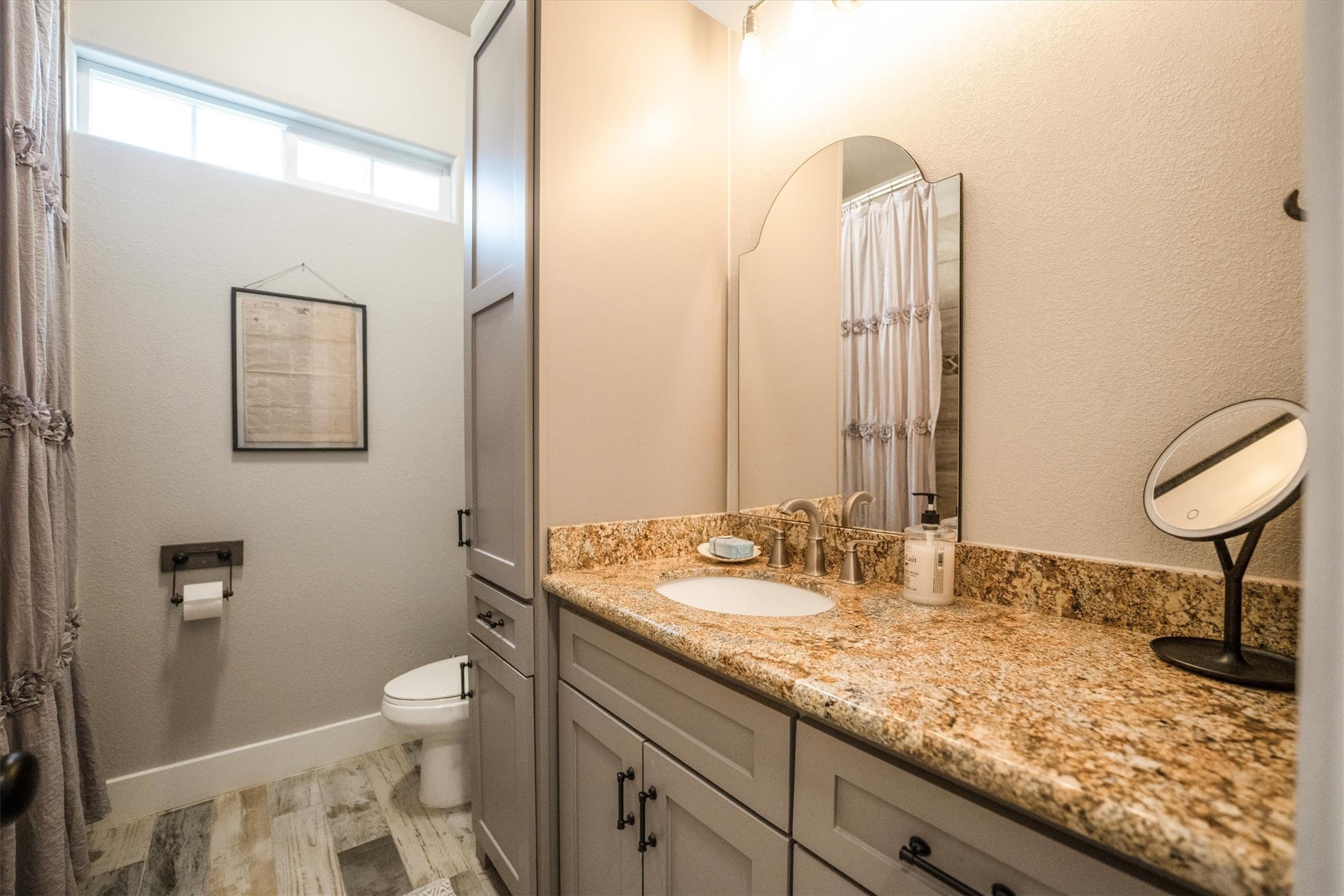 1022 Fm 1696 Road West Huntsville, TX 77320 - Photo 28 of 50 A full bathroom in the hallway near the secondary bedrooms, with ample cabinet space