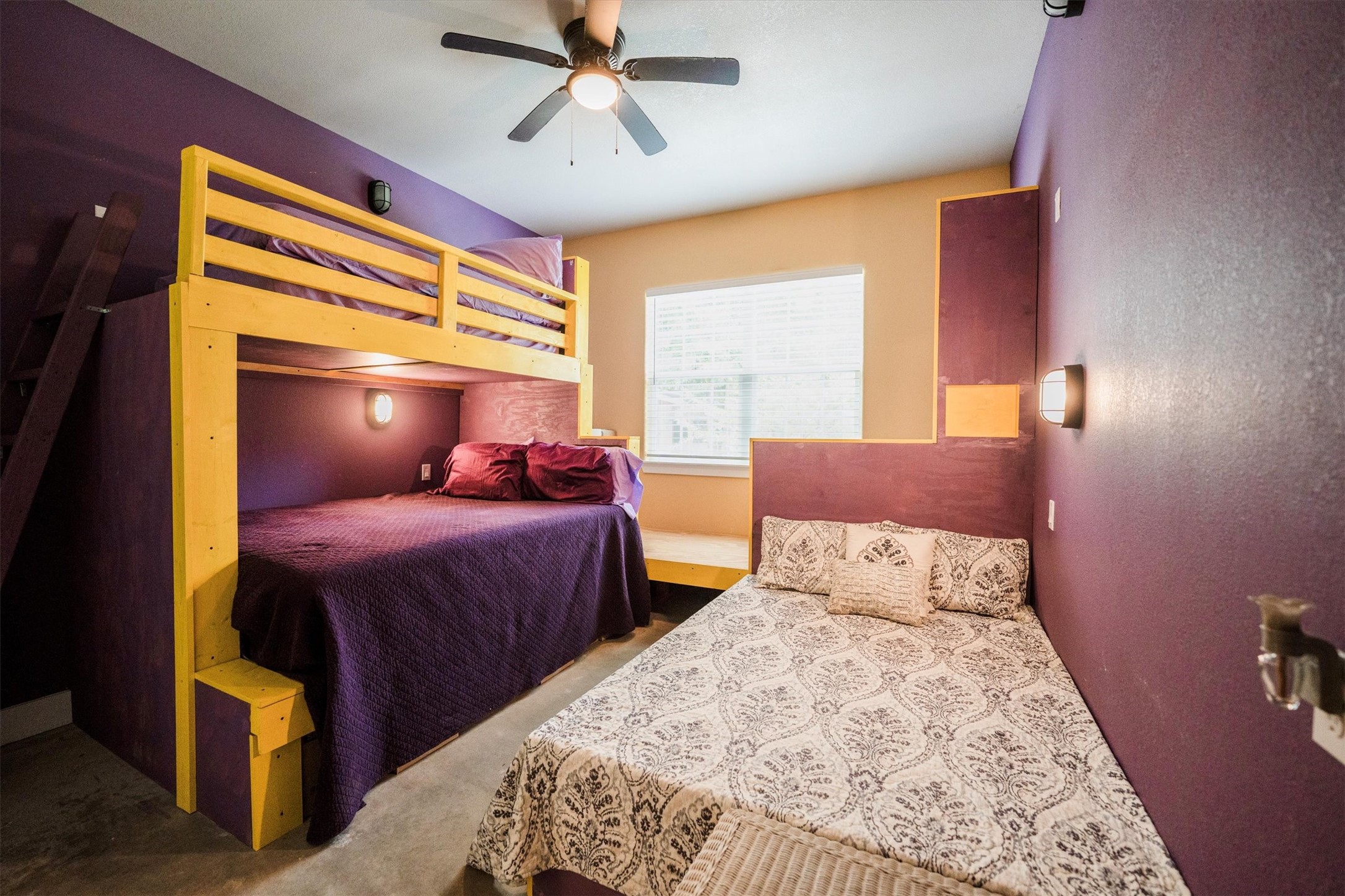 1022 Fm 1696 Road West Huntsville, TX 77320 - Photo 29 of 50 Secondary bedroom with built in bunk-beds