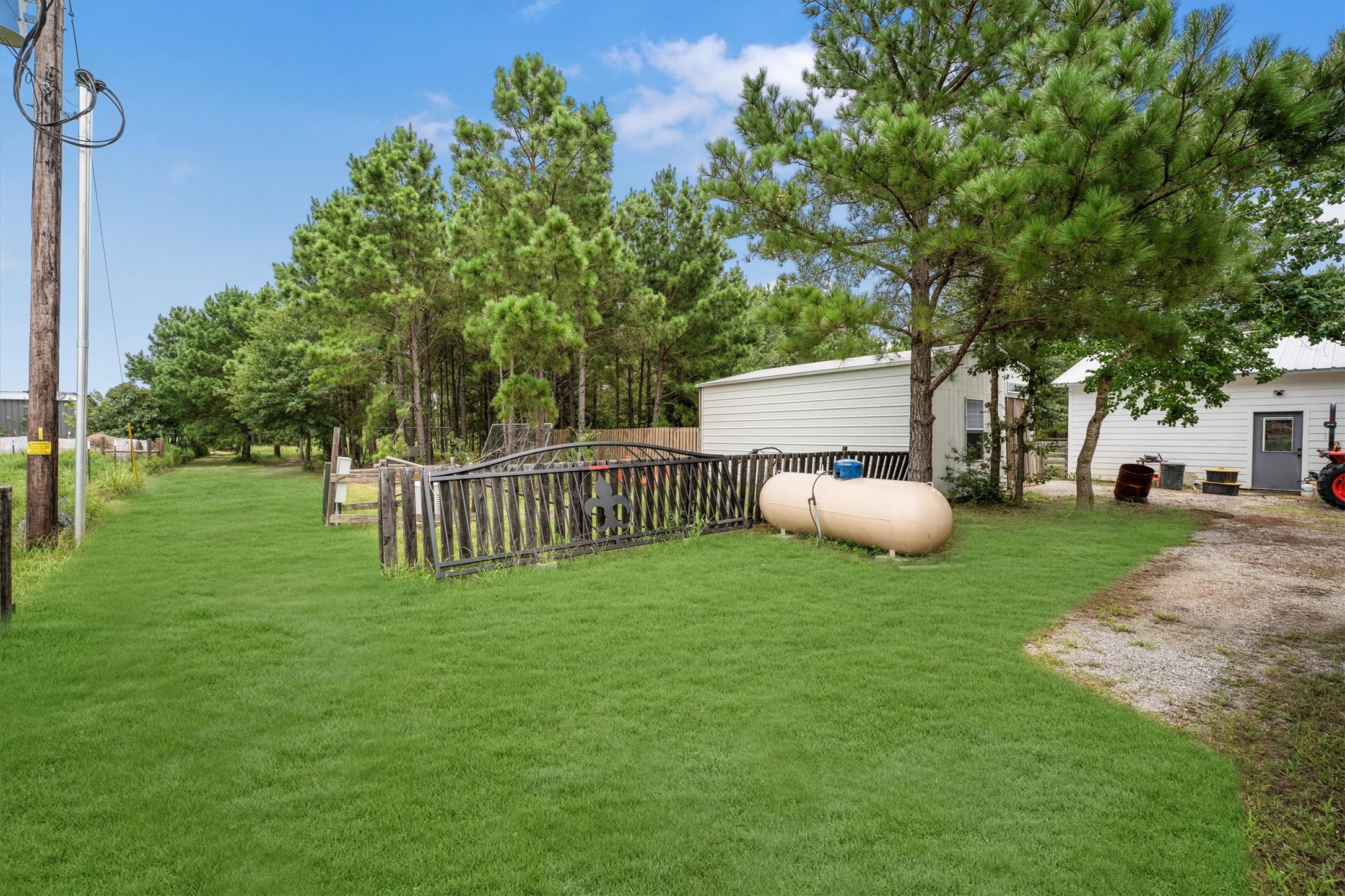 1022 Fm 1696 Road West Huntsville, TX 77320 - Photo 32 of 50 Propane tank