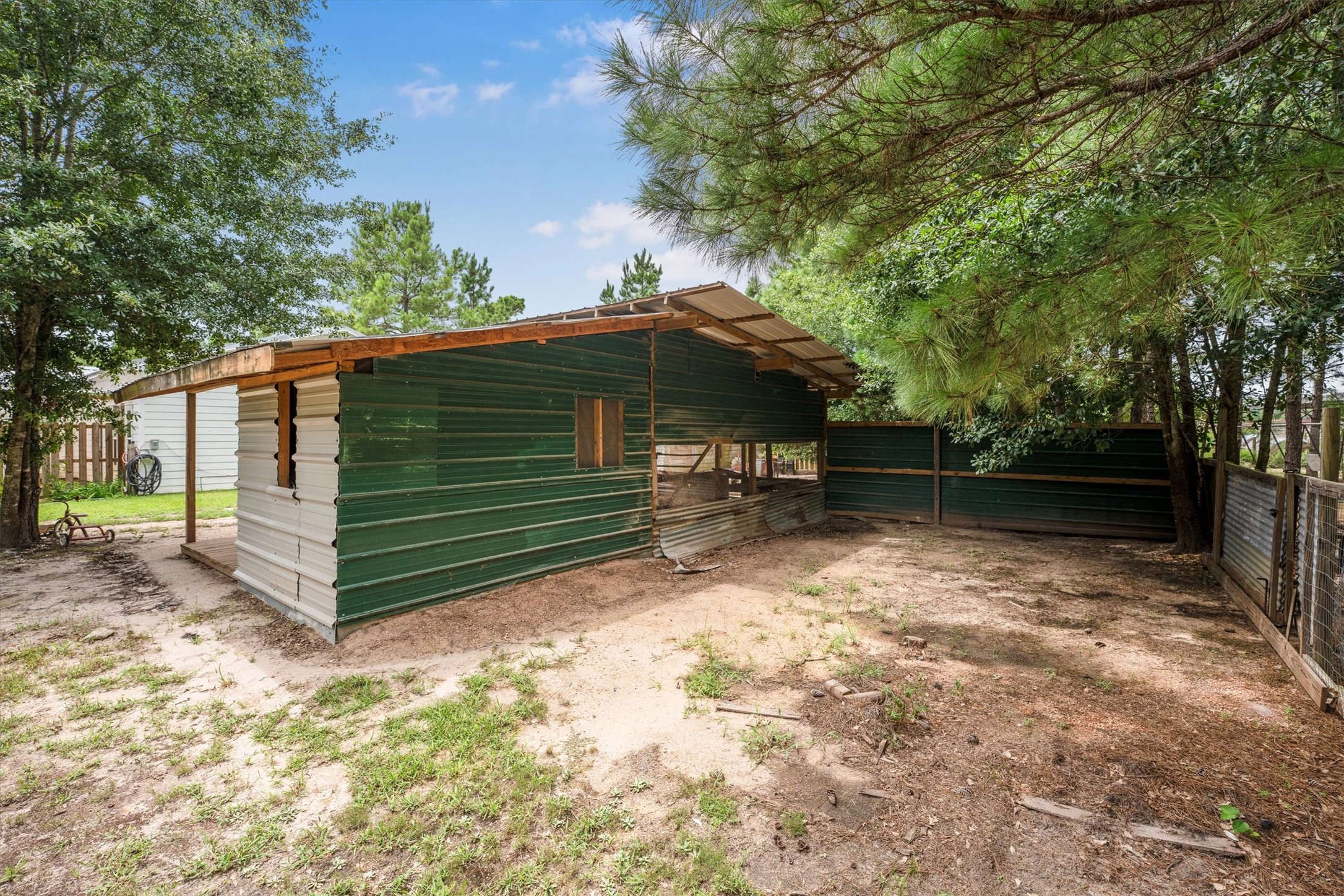1022 Fm 1696 Road West Huntsville, TX 77320 - Photo 45 of 50 Chicken coop